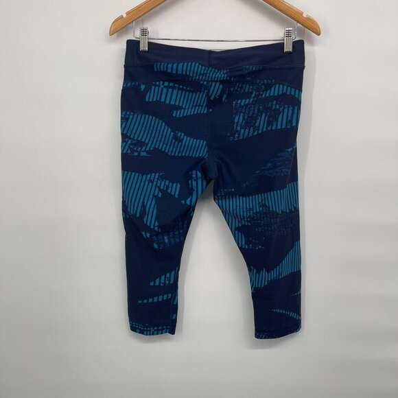2/$30 Under Armour Heatgear Compression Cropped Knee Length Capri Leggings - Picture 4 of 8